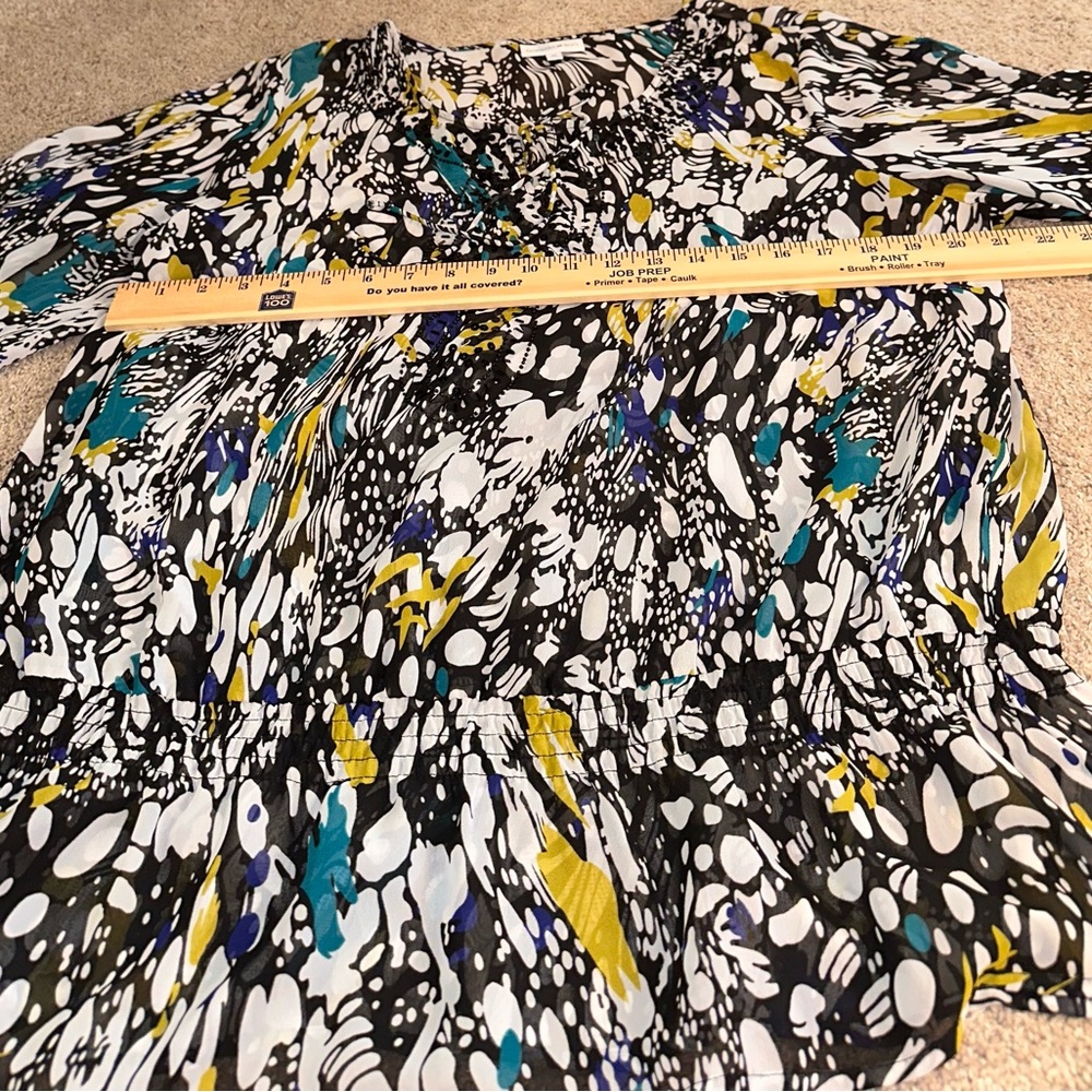 Fashion Bug bold abstract print smocked elastic around the waist. Size 1X - Picture 8 of 10